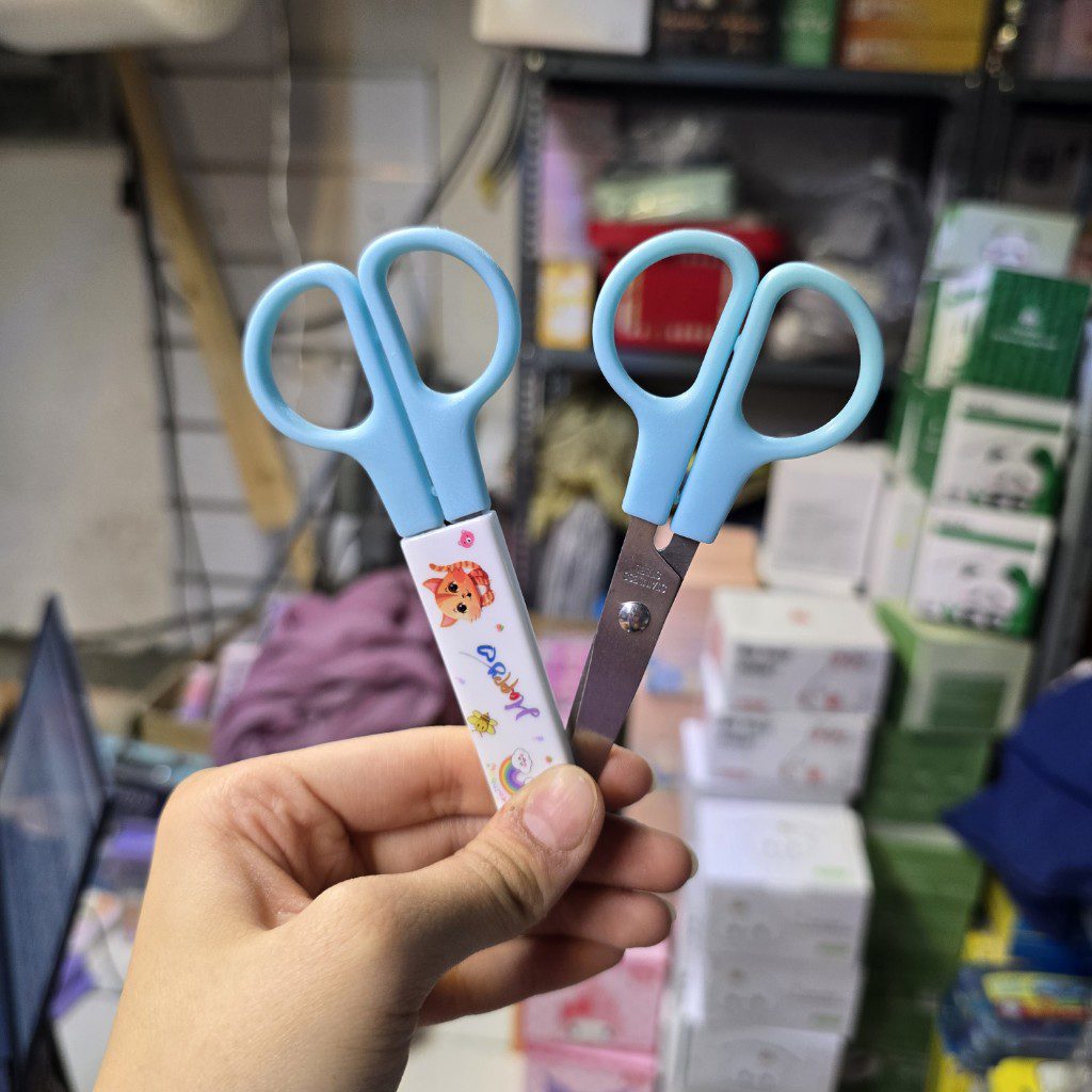 20251025_200739_copy_1024x1024 قیچی غلاف دار فانتزی رنگ آبی