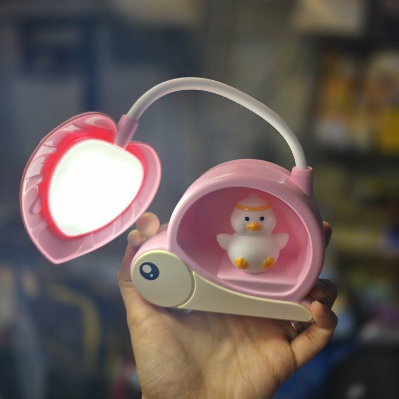 IMG_20251105_234014_651 چراغ مطالعه طرح اردک صورتی