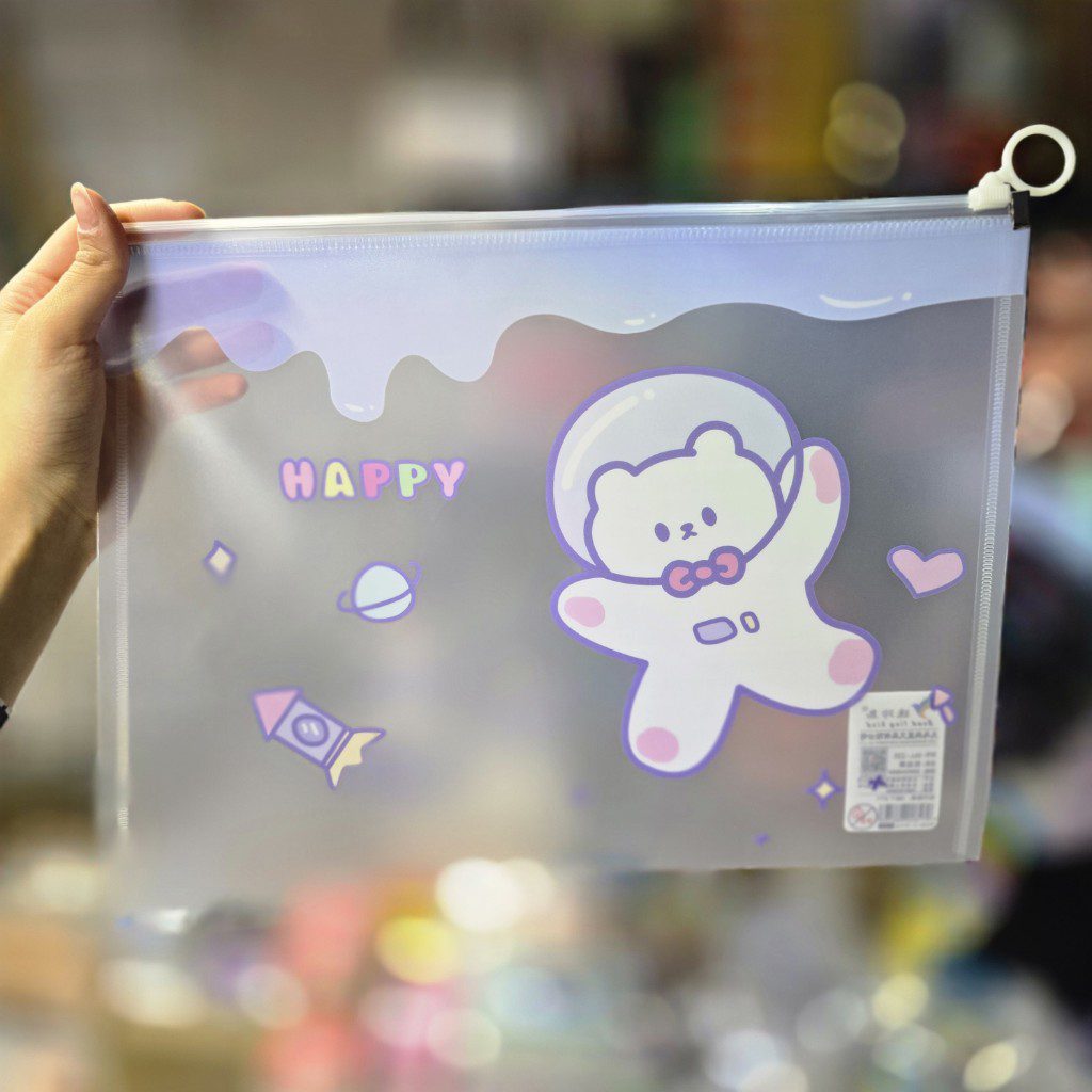 پوشه زیپی مغار دار سایز a4 خرس فضانورد آبی