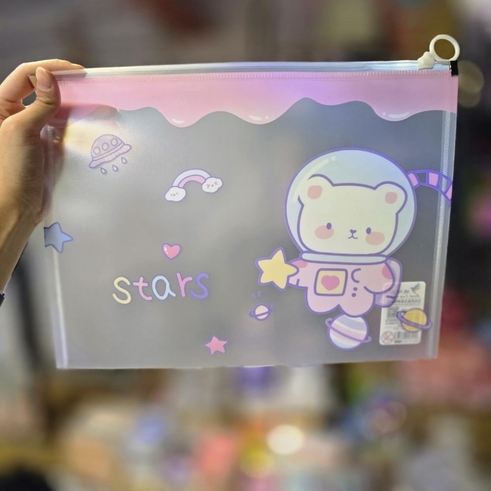 پوشه زیپی مغار دار سایز a4 خرس فضانورد صورتی