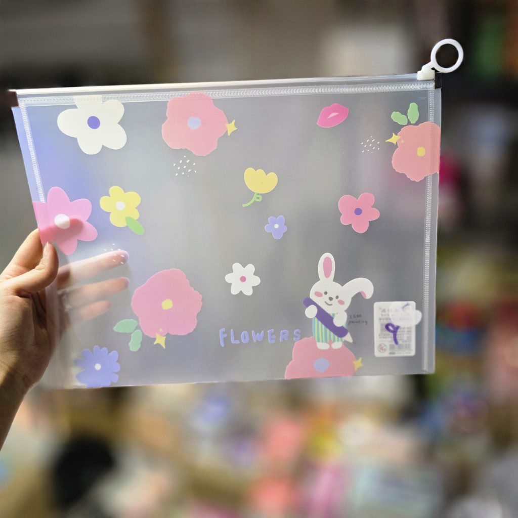 20251022_144729_copy_1024x1024 پوشه زیپی مغار دار سایز a4 خرگوش