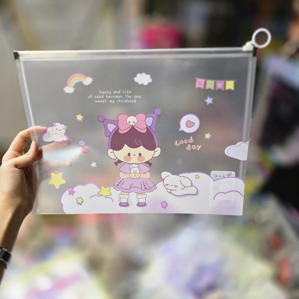 20251022_150110_copy_1024x1024 پوشه زیپی مغار دار سایز a4 دختر بنفش