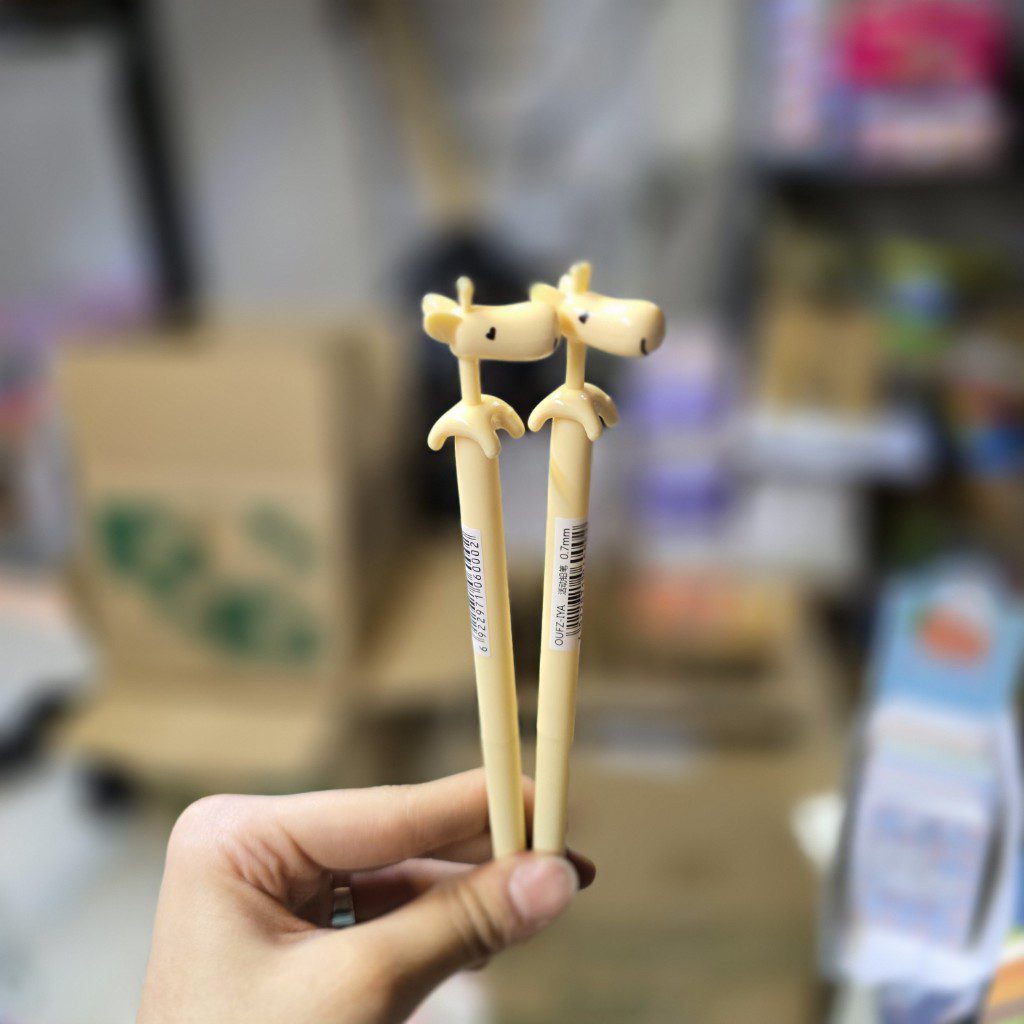 اتود زرافه کرم 0.7