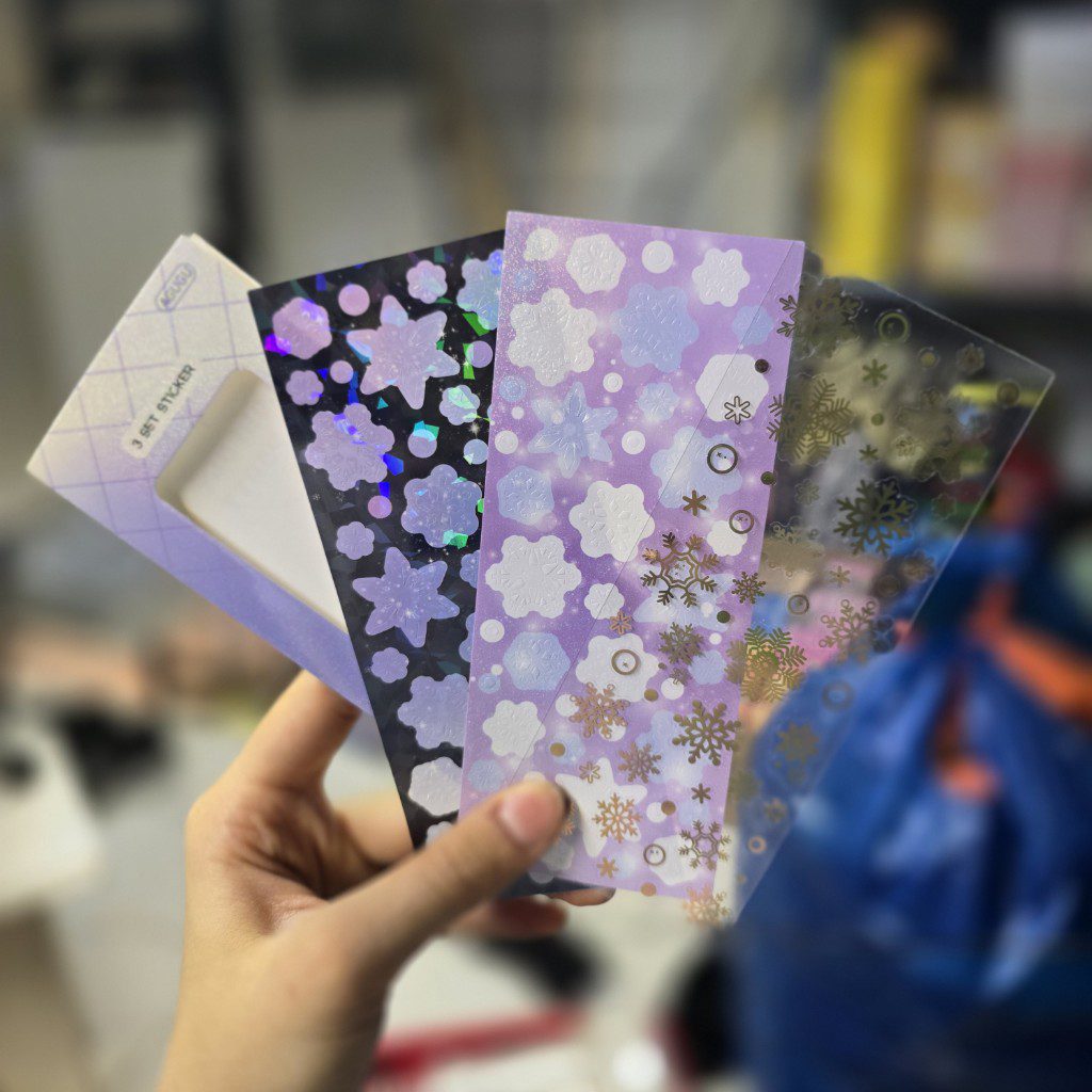 استیکر سه ورقی هولوگرامی طرح برف بنفش