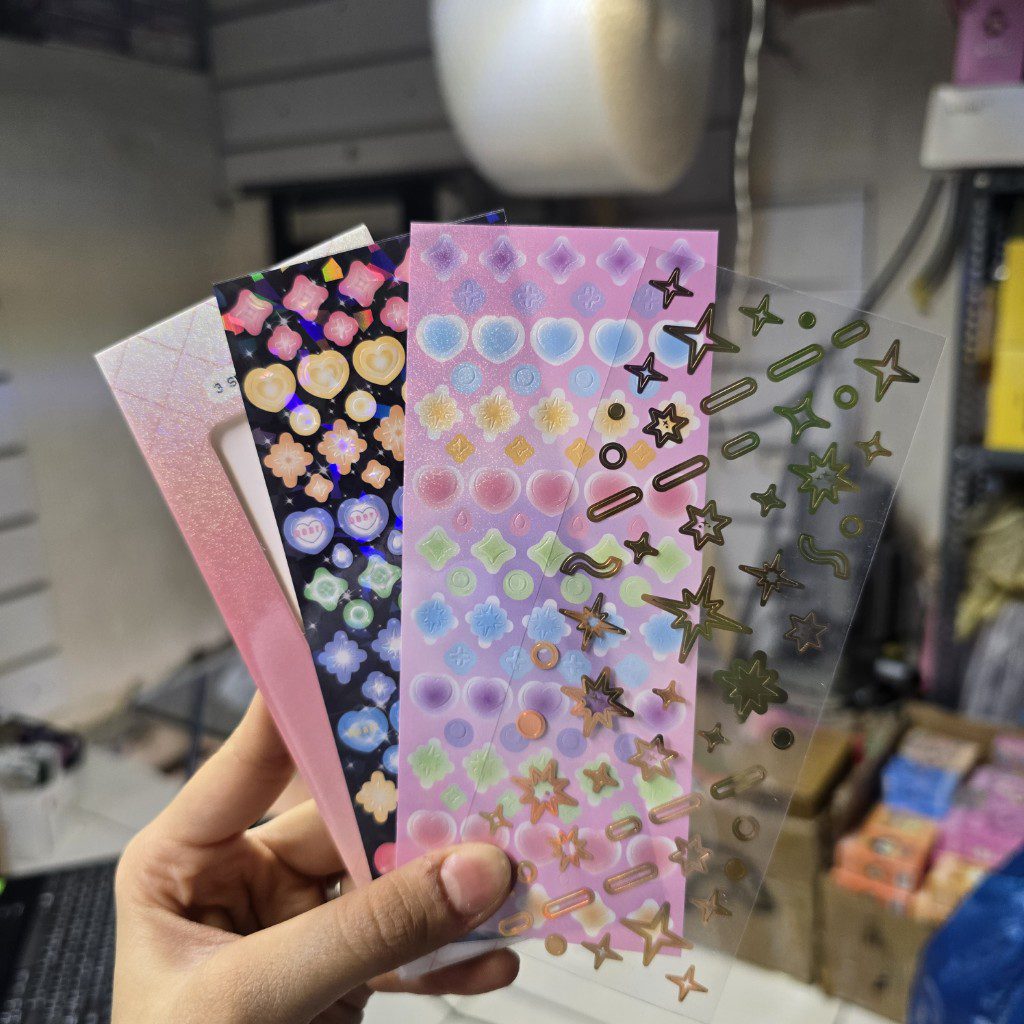 20251027_173753_copy_1024x1024 استیکر سه ورقی هولوگرامی طرح ستاره