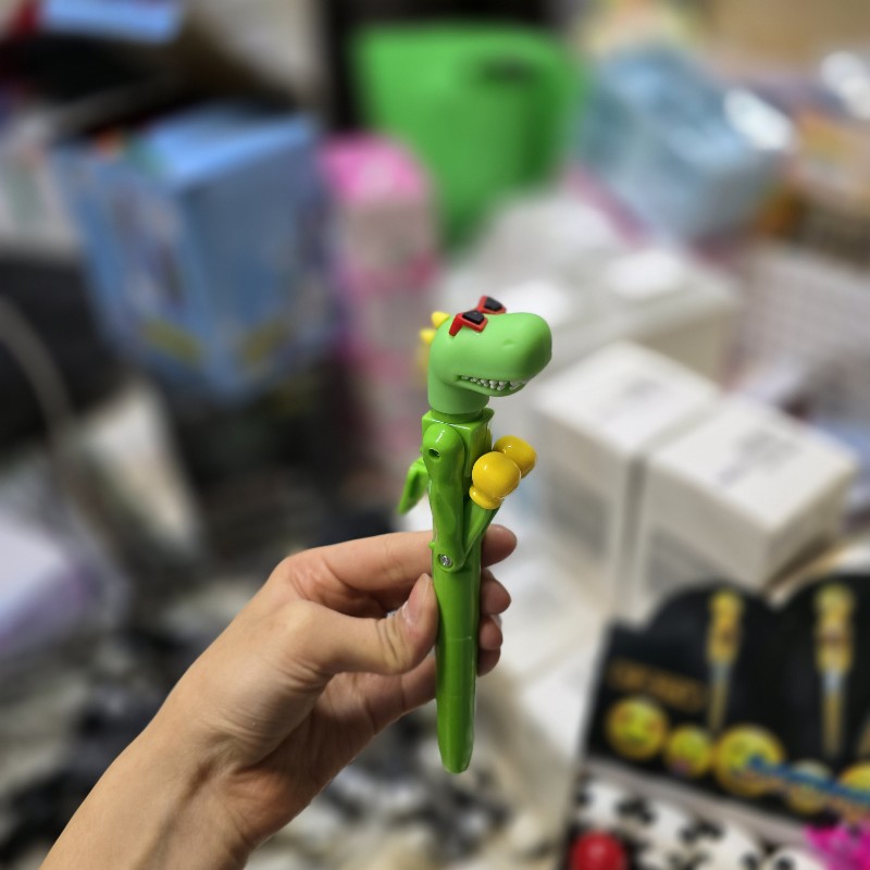 20251118_181714_copy_800x800 خودکار بوکسور طرح دایناسور سبز