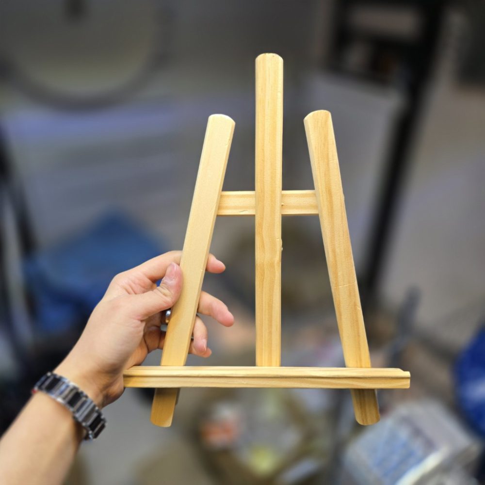 سه پایه چوبی کوچک