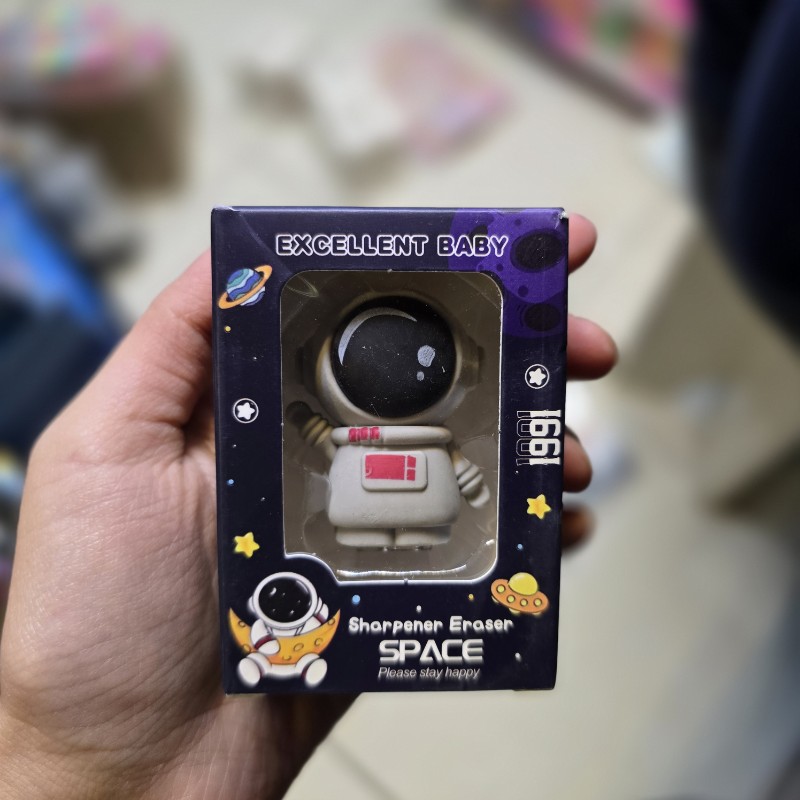 تراش و پاک کن طرح فضانورد