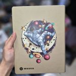 کلاسور 100برگ سایز A5 طرح فضانوردو ماه کرم