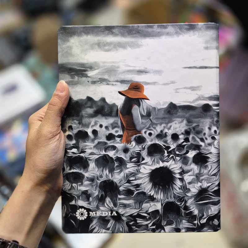 کلاسور 100برگ سایز A5 طرح دختر غمگین