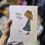 کلاسور 100برگ سایز A5 طرح دختر کلاهدار