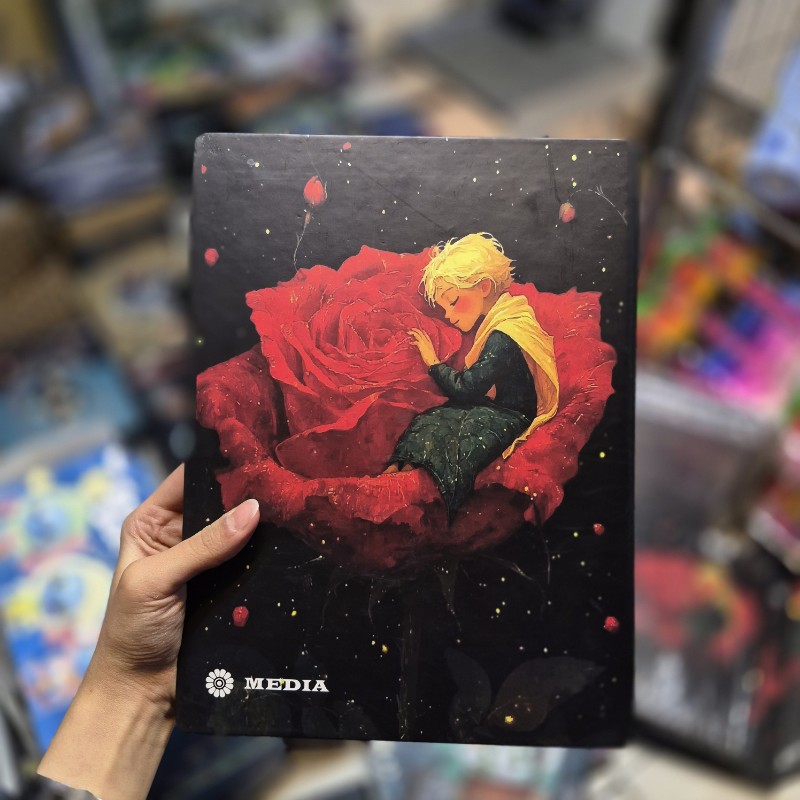 ۲۰۲۵۱۲۱۱_۲۰۳۷۲۷_copy_800x800 کلاسور 100برگ سایز A4 طرح شازده کوچولو و گل