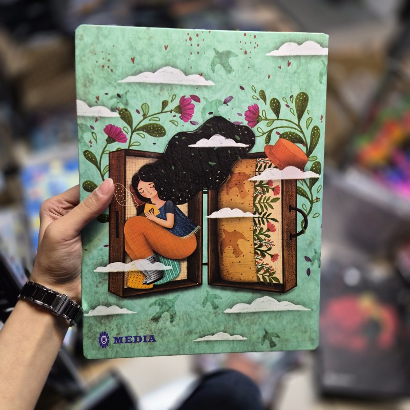 ۲۰۲۵۱۲۱۱_۲۰۳۸۰۱_copy_800x800 کلاسور 100برگ سایز A4 طرح دختر موبلند