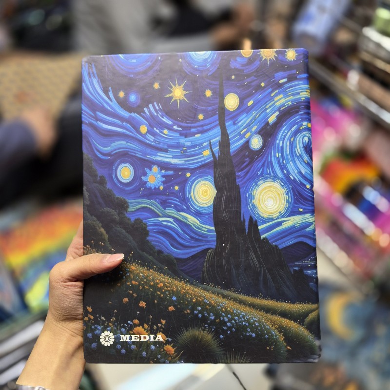 ۲۰۲۵۱۲۱۱_۲۱۰۴۱۴_copy_800x800 کلاسور 100برگ سایز A4 طرح ونگوک