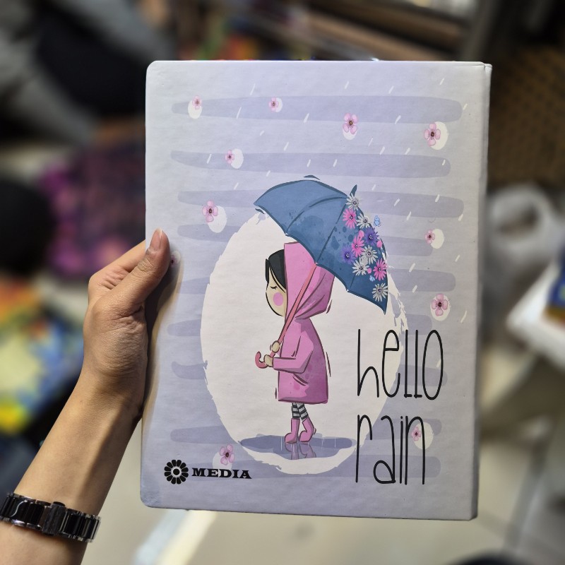 ۲۰۲۵۱۲۱۱_۲۱۰۵۵۸_copy_800x800 کلاسور 100برگ سایز A4 طرح دختر