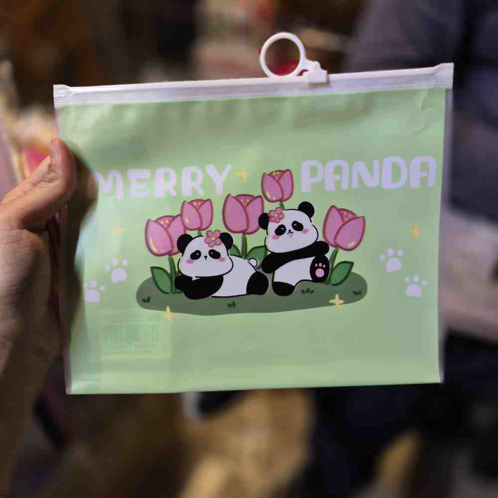 پوشه زیپی سایز A5 طرح پاندا با گل