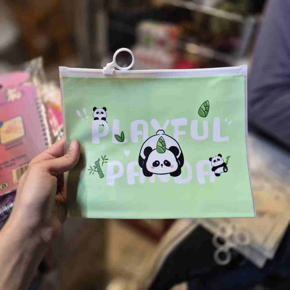 پوشه زیپی سایز A5 طرح پاندا خوابیده