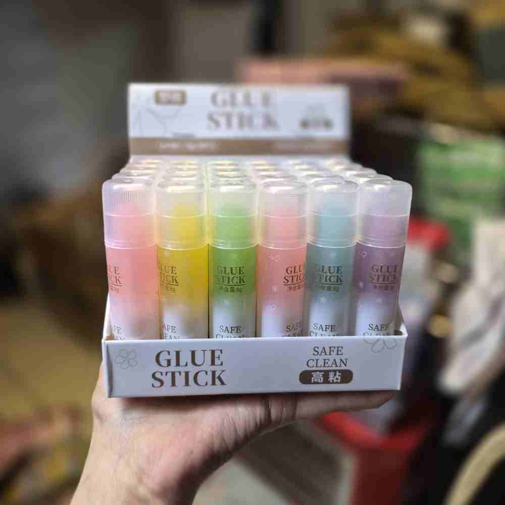 چسب ماتیکی 8 گرمی اکلیلی مدل مینیمال